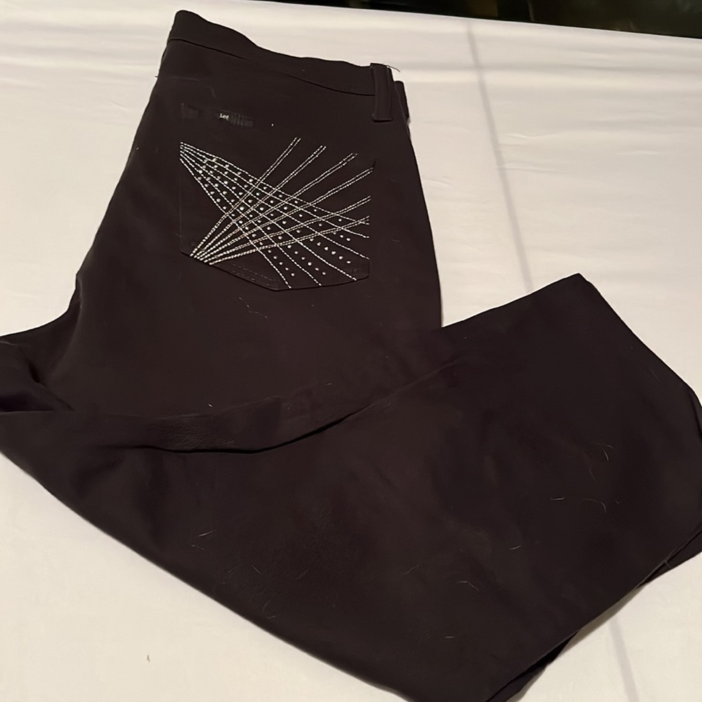 LEE size 12 black jeans CLASSIC FIT cropped w/ bling on back pockets like new
